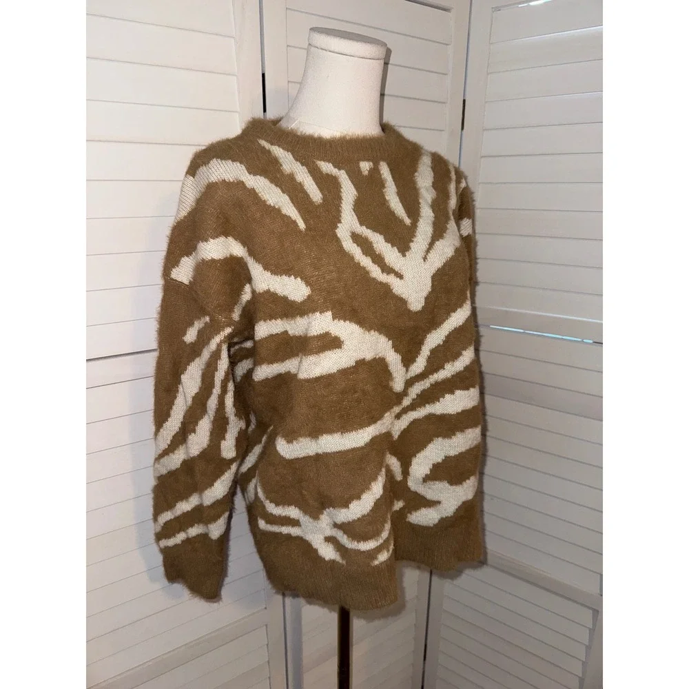 ENTRO Women's Medium Fuzzy Zebra Print Long Sleeve Sweater